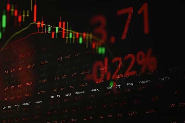 翁富豪：4.15美联储政策与数据双驱动，黄金晚间操作策略